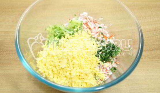 яйца фаршированные крабовыми палочками