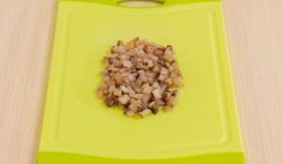 яйца, фаршированные сельдью и свеклой