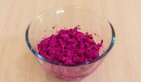 яйца, фаршированные сельдью и свеклой