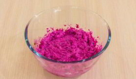 яйца, фаршированные сельдью и свеклой