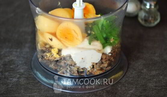 яйца, фаршированные шпротами