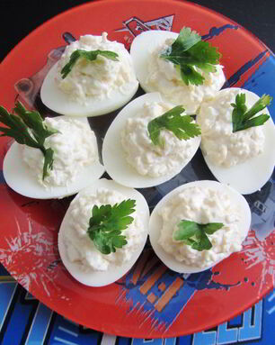 Яйца, фаршированные сырным кремом
