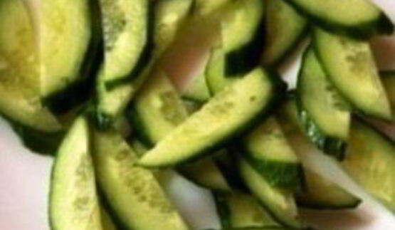 яйца, фаршированные сыром и чесноком