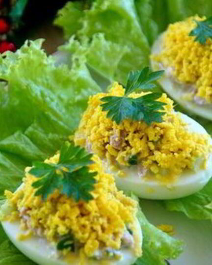 Рецепт яйца, фаршированные зеленым луком и тунцом