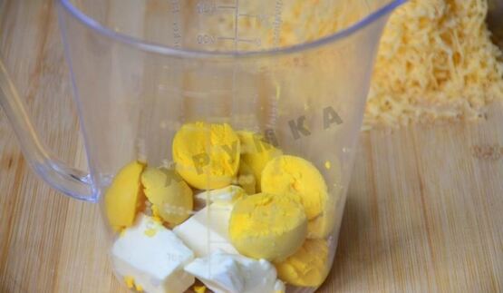 закуска яйца фаршированные зеленью с твердым сыром