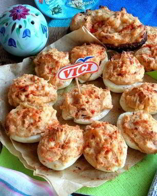 Запеченные фаршированные яйца