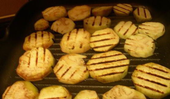 гратен с баклажанами и помидорами-гриль и фетой