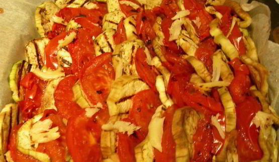 гратен с баклажанами и помидорами-гриль и фетой