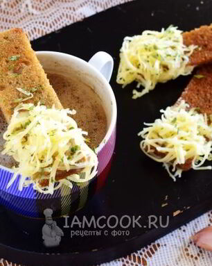 Чесночные гренки из черного хлеба