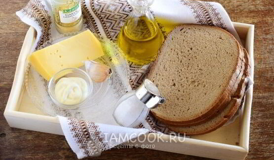 чесночные гренки из черного хлеба