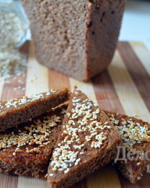 Гренки из черного хлеба с кунжутом