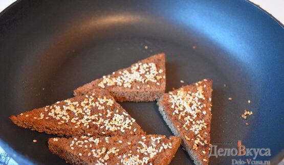 гренки из черного хлеба с кунжутом