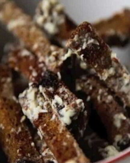 Рецепт гренков из черного хлеба с сыром на сковороде