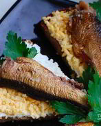 Гренки из черного хлеба с яйцом