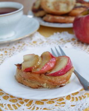 Гренки на завтрак с яблоками и корицей