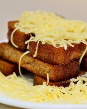 Гренки с чесноком и сыром