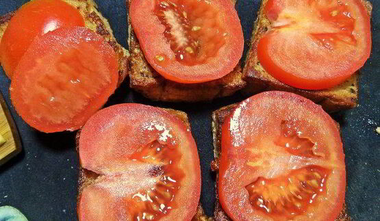 гренки с овощами под сыром