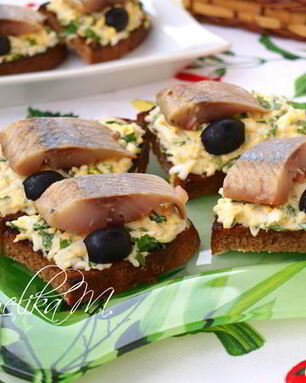 Гренки с селедочкой