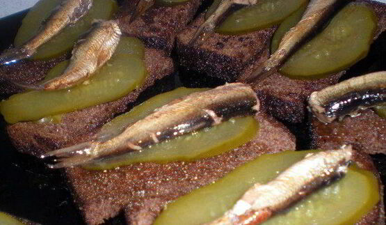 гренки с шпротами