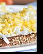 Гренки с яйцом и чесноком