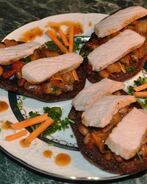 Гренки со свининой и овощами