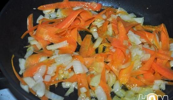 гренки со свининой и овощами