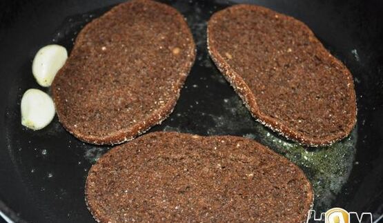 гренки со свининой и овощами