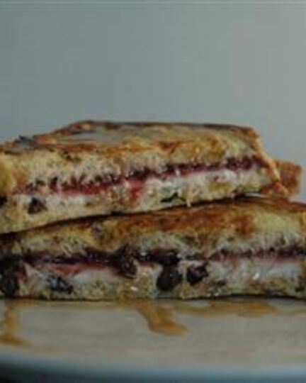 Рецепт хлебных гренков с вареньем