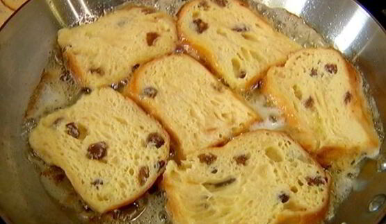 сладкие гренки с томлеными персиками