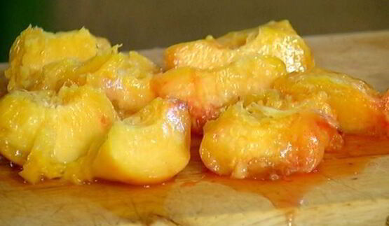 сладкие гренки с томлеными персиками