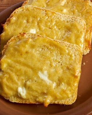 Валлийские гренки с сыром чеддер