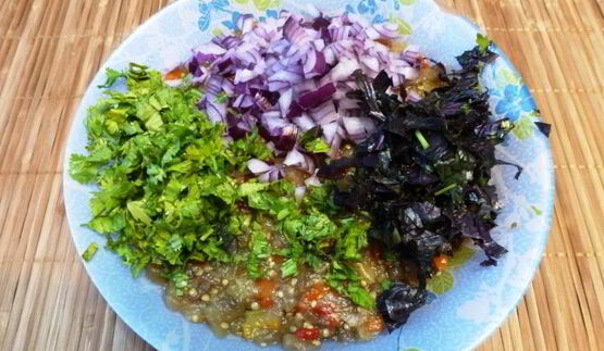 икра из запеченных овощей с оливками и каперсами