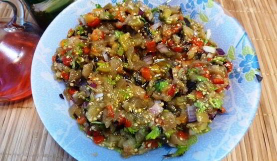 икра из запеченных овощей с оливками и каперсами