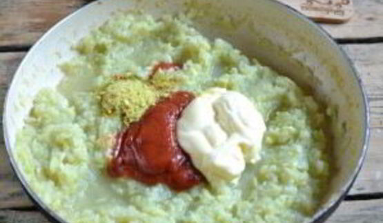 кабачковая икра с майонезом и мивиной