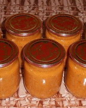 Кабачковая икра с соусом