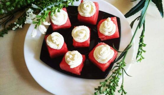 арбузное канапе