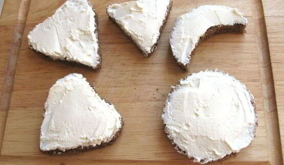 канапе и башенка из авокадо со сливочным сыром