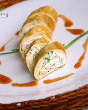 Канапе из омлета с творогом