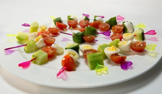 канапе с базиликовым соусом