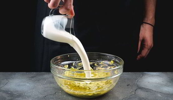 канапе с форелью и соусом из авокадо