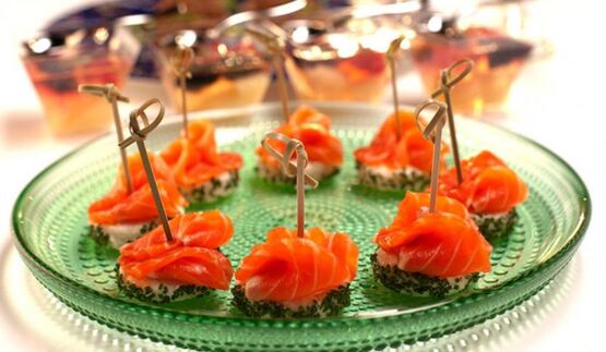 канапе с форелью