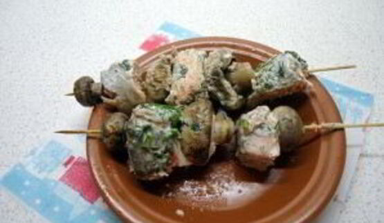 канапе с грибами на шпажках