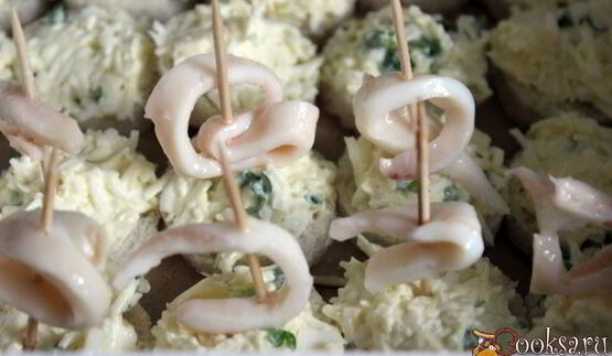 канапе с кальмаром