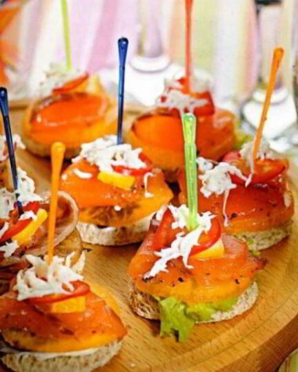 Рецепт канапе с хурмой и красной рыбой