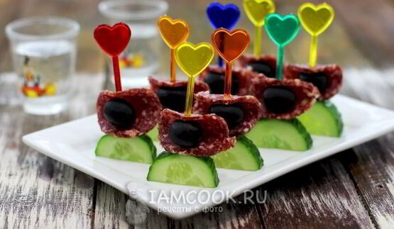 канапе с огурцом