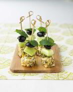 Канапе с оливками и мятой