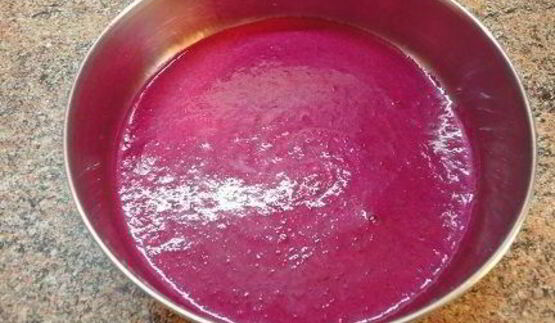 канапе с сельдью и муссом из свеклы