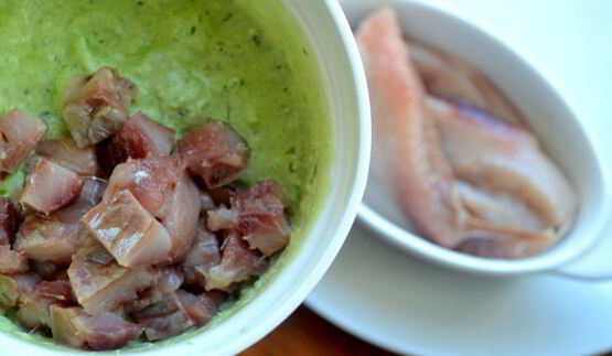 канапе с сельдью и свежим огурцом