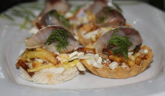 канапе с сельдью