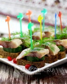 Канапе с селедкой
